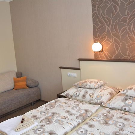Bodza Apartmanok Έγκερ Δωμάτιο φωτογραφία